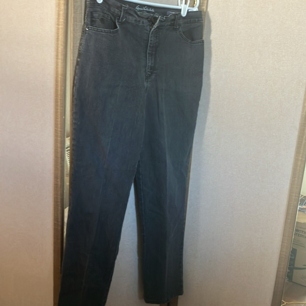 FINAL MARKDOWN Gloria Vanderbilt Charcoal Jeans 10